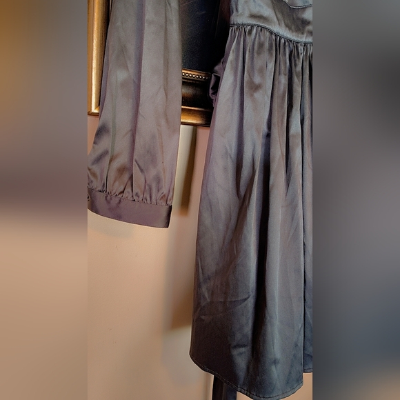 🩶 Elegant Gray Ruffle Wrap Dress - Picture 8 of 8